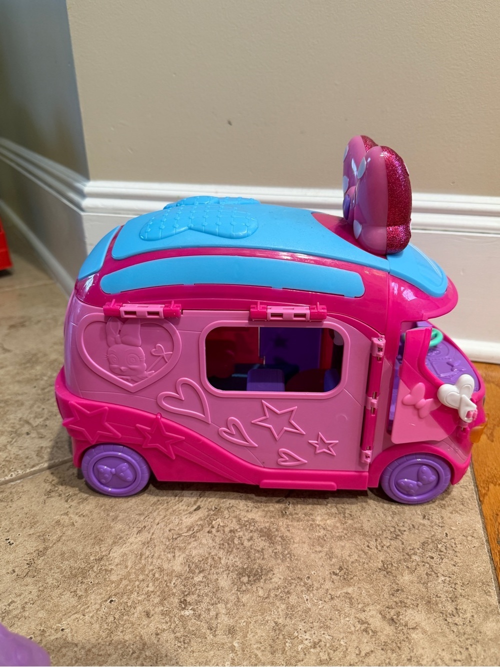 Disney Pink & Purple Minnie Mouse Fold-Out Camper Figurine Camping Playset - Picture 8 of 10
